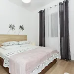 Apartment Family-friendly With Swimming Pool Brodarica, - 20248 *