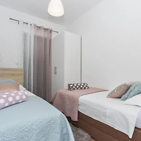 Family-friendly With Swimming Pool Brodarica, - 20248 *