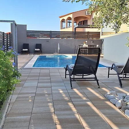 Family-friendly With Swimming Pool Brodarica, - 20248 *