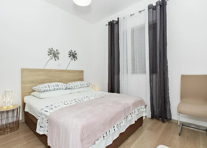 Appartement Family-friendly With Swimming Pool Brodarica, - 20248 *