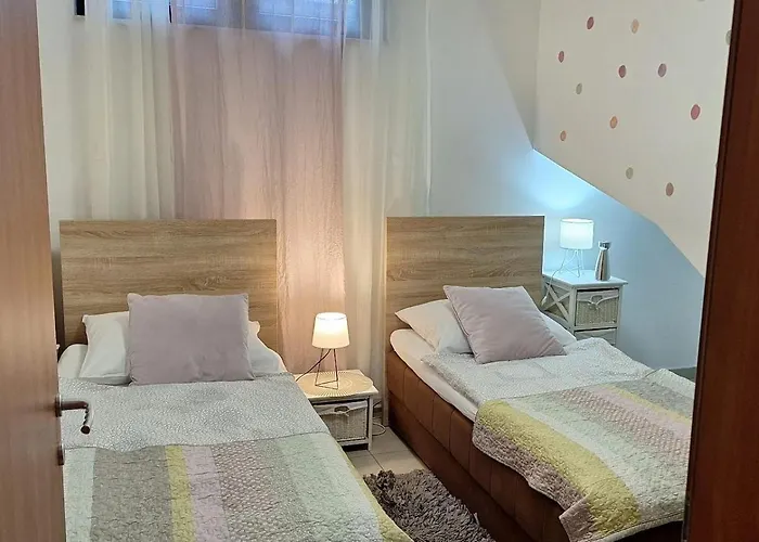 Family-friendly With Swimming Pool Brodarica, - 20248 Appartement Šibenik
