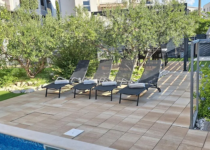 Family-friendly With Swimming Pool Brodarica, - 20248 *