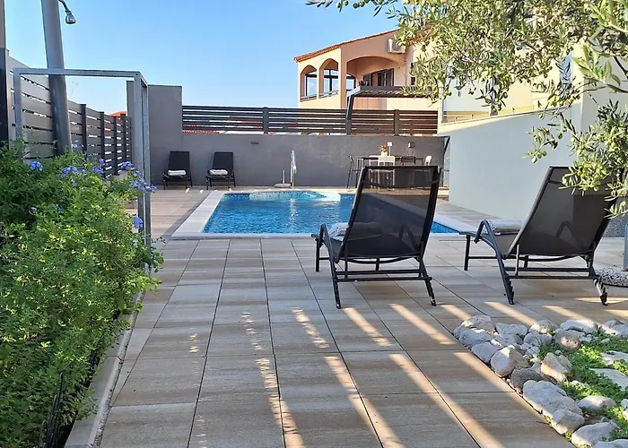 Family-friendly With Swimming Pool Brodarica, - 20248 *