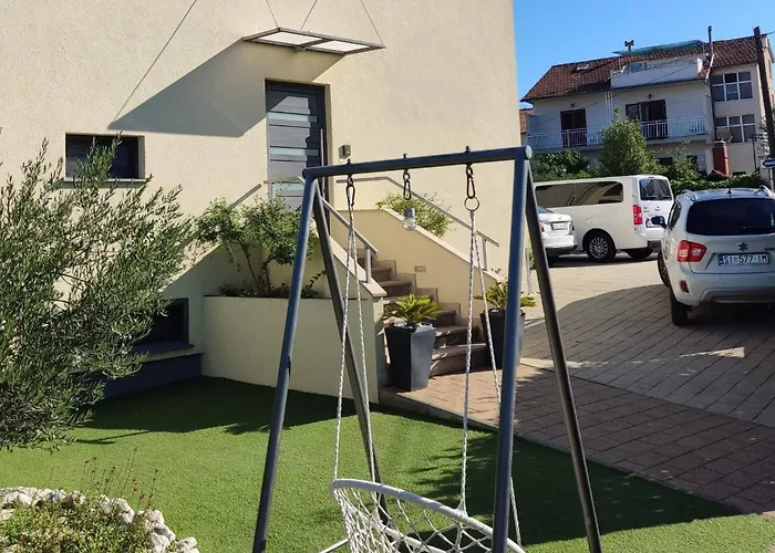 Family-friendly With Swimming Pool Brodarica, - 20248 *